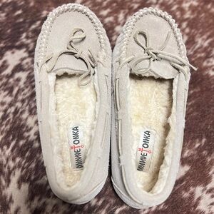 Minnetonka Women's Soft Beige Moccasins